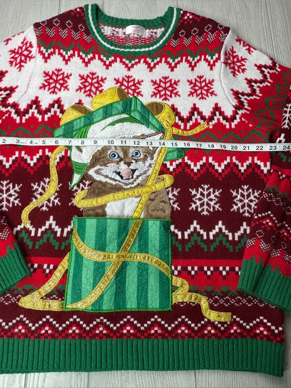 XL Christmas Sweater - Cat in gift box - Ugly Sweater - Picture 5 of 6